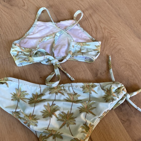 Two Piece Size 8 - Picture 2 of 3